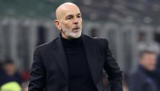 Наградиха Пиоли за победа №100 начело на Милан