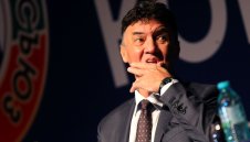 Страх от журналисти? Боби се изнизал през товарен изход на летището