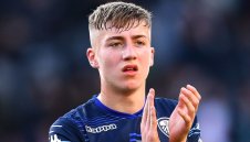 Тотнъм е на часове от подпис с таланта от Лийдс Джак Кларк