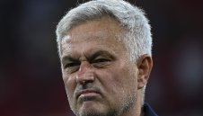 В Англия скочиха на Моуриньо заради псувните