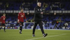 Солскяер търси спешно централен защитник