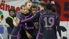 Храбър Майнц "счупи" гредите, но Байерн взе своето