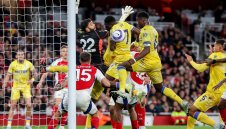 Арсенал се самоуби срещу Палас, Ливърпул почти е шампион