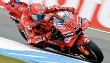 "Езда" на лимита: Лидерът Марк Маркес с две катастрофи, призна за уплаха