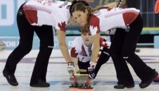 Канадките продължават да мачкат на кърлинг в Сочи