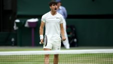 Алкарас оцеля от 1:2 сета и изрита Тиафо с мъка