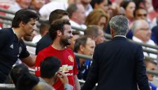 Жозе вбеси и разсмя "джуджето" Мата в рамките на секунди + ВИДЕО