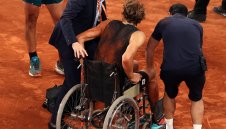 Кошмарът за Александър Зверев продължава