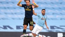 Бъдещето на грешника Давид Луис ще е ясно скоро