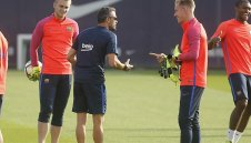 Тер Стеген се контузи, Силесен пред дебют за Барса