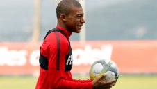 ПСЖ най-после се разбра с Монако за Мбапе и Фабиньо