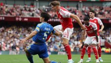 Арсенал помете Лийдс, Гьокереш с първи два гола