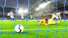 Тотнъм остана близо до челниците