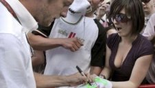 Бътън най-бърз в първите тренировки в Испания
