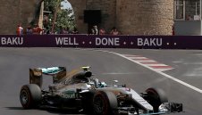 Нико тръгва пръв, провал за Люис