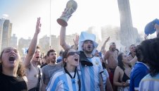 Дива радост в родния град на Меси + СНИМКИ