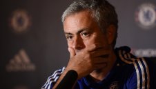 Фиго: Моуриньо ще вдигне Челси на крака