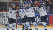 Финландия и Канада в битка за златото по хокей на лед