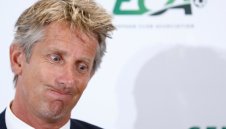 Легендата Едвин ван дер Сар остава шеф на Аякс до 2023