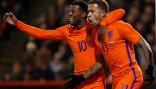 Холандците излъгаха Шотландия в Абърдийн