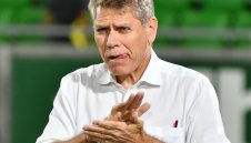 Треньорът на Лудогорец: Не е срамно да се защитаваш