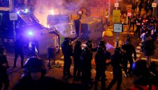 Поне 46 души са ранени при инциденти покрай Ел Класико