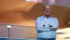 Мразят този "к**и син", защото той разби романтичния футбол