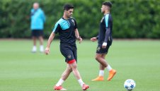 Трима "артилеристи" излизат от лазарета