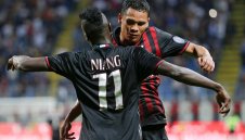 Бака мъкне Милан на гръб + ВИДЕО