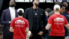 От Лейкърс вдигат офертата за Дейвис