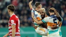 Чупо счупи Аугсбург и издърпа Байерн за Купата