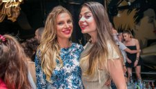 Сесил Каратанчева върти гюбеци в чалготека + СНИМКИ