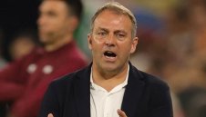 Пътник ли е? Уволняват Флик при нов гаф в контролите