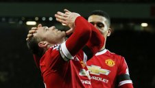 Манчестър Юнайтед разпиля Стоук на "Олд Трафорд"