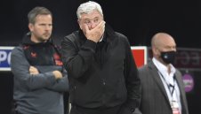 Легенда на Арсенал се гаври с Ман Юнайтед: Да назначат Стив Брус