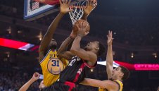 Спорно нарушение остана Голдън Стейт без загуба