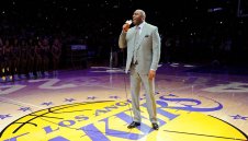 Лейкърс даде властта на Меджик