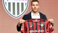 Принц Полди дебютира с два гола в Япония