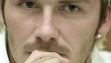 Полицията пази Бекъм от собствените му "фенове"