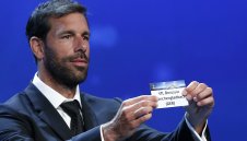 Ман Юнайтед се моли на Рууд ван Нистелрой