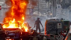 Де Лаурентис иска от премиера на Италия да действа като Маргарет Тачър