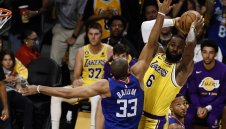 Eзерняците пак паднаха, освен това ЛеБрон се контузи