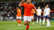 Де Лихт преминава в Юве още тази седмица