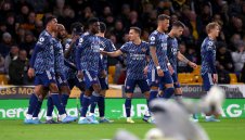 Арсенал удържа важна победа срещу Вълците