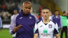 Легенди: Ман Сити издига статуи пред "Етихад" в чест на Компани и Силва 