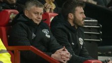 Юнайтед няма да уволнява Солскяер, поне засега