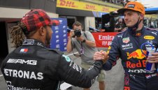 В момента Макс изглежда като фаворит срещу Люис