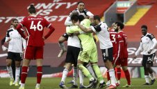 Кошмарът продължава! Ливърпул падна и от Фулъм