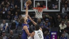 Сакраменто натупа здраво Янис и компания и взе гръмка победа 