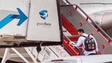 Самолетът на Меси бил като маршрутка през лятото